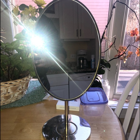 Henri Bendel iconic make-up/Jewelry mirror - Picture 1 of 4